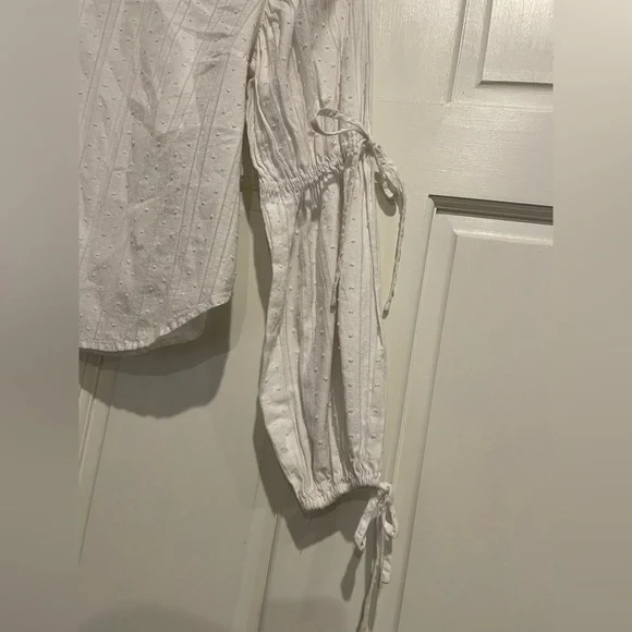 Gianni Bini White Long Sleeve Blouse with Bows on Sleeves - Picture 2 of 4